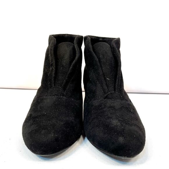 BLACK FAUX SUEDE 2.5” BOOTIE by SOFTWEAR 8W - Picture 4 of 5